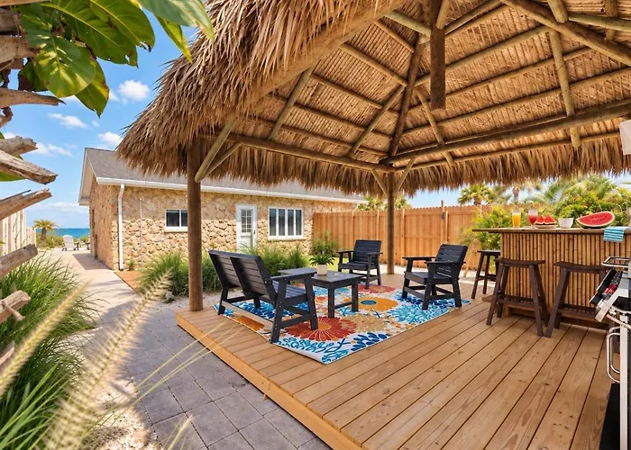 Holiday home Rare Gulf-front Indian Rocks With Tiki Bar