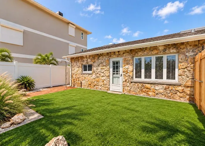 Rare Gulf-front Indian Rocks With Tiki Bar *