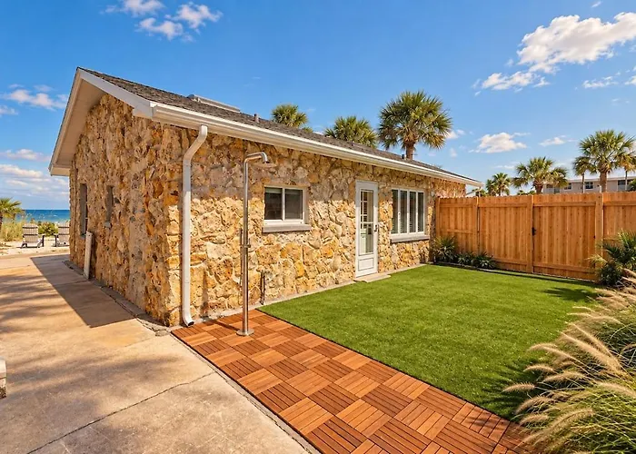 Rare Gulf-front Indian Rocks With Tiki Bar