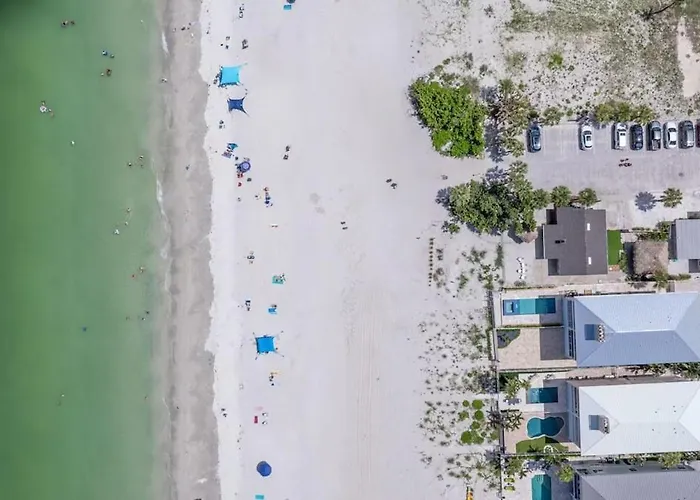 Rare Gulf-front Indian Rocks With Tiki Bar Clearwater Beach